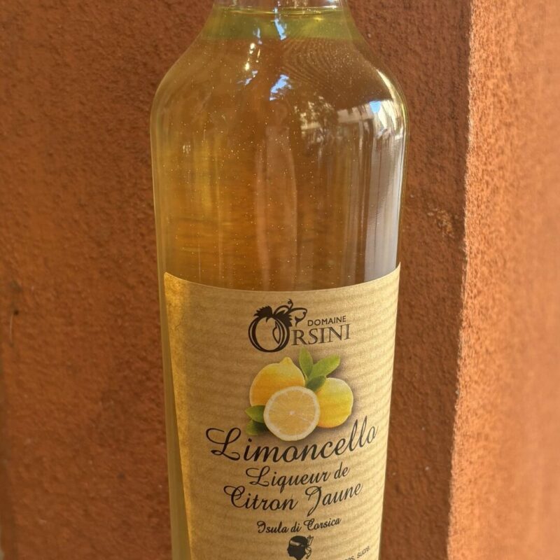 Goûtez la Liqueur de Citron (Limoncello) du Domaine Orsini, une spécialité corse artisanale aux saveurs fraîches et acidulées, idéale en digestif ou cocktail.